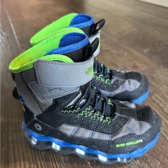 Sketchers water repellent velcrow Snow Boots size 11.5 (US)/28 (EUR) - Picture 1 of 10